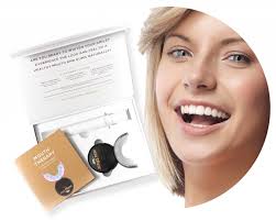 Read more about the article Unlock Your Brightest Smile with a Natural Teeth Whitener 2024